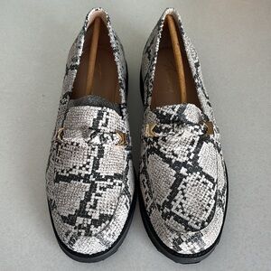NWT/In Box Trotters Black and White Snakeskin Flats